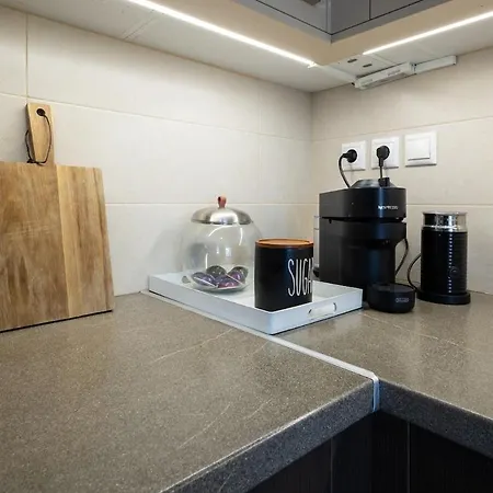 Dazzling And Stylish 2br In Marousi *